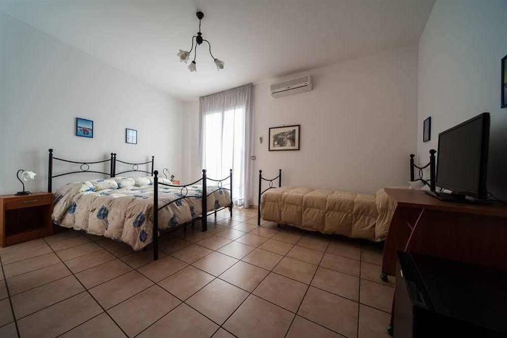 Fragolina B&B Furci Siculo Bagian luar foto